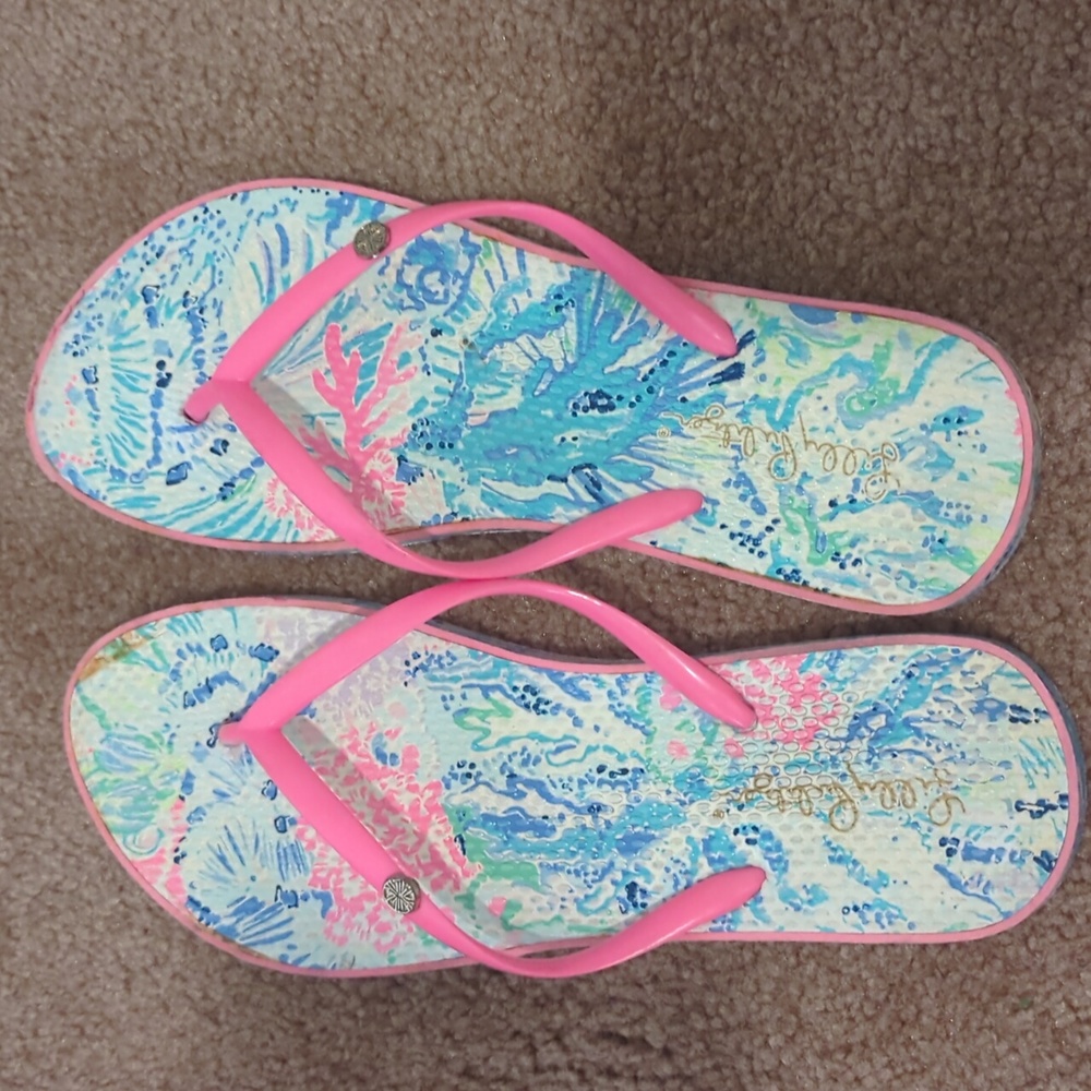Lilly Pulitzer Flip Flops Size 8. Runs tight. Play Condition